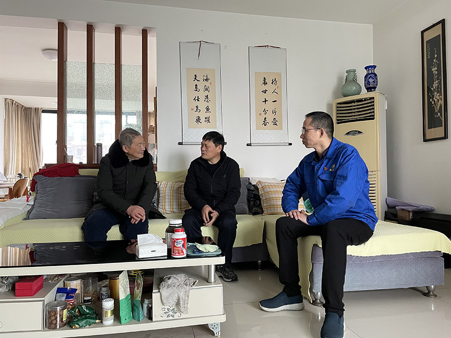 【303】總經理劉林義一行春節慰問公司老領導.jpg 【303】總經理劉林義一行春節慰問公司老領導.jpg